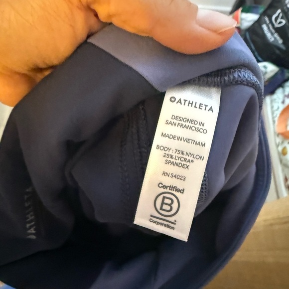 Athleta Blue Two Tone Horizon Scallop Capri Leggings - Picture 4 of 5